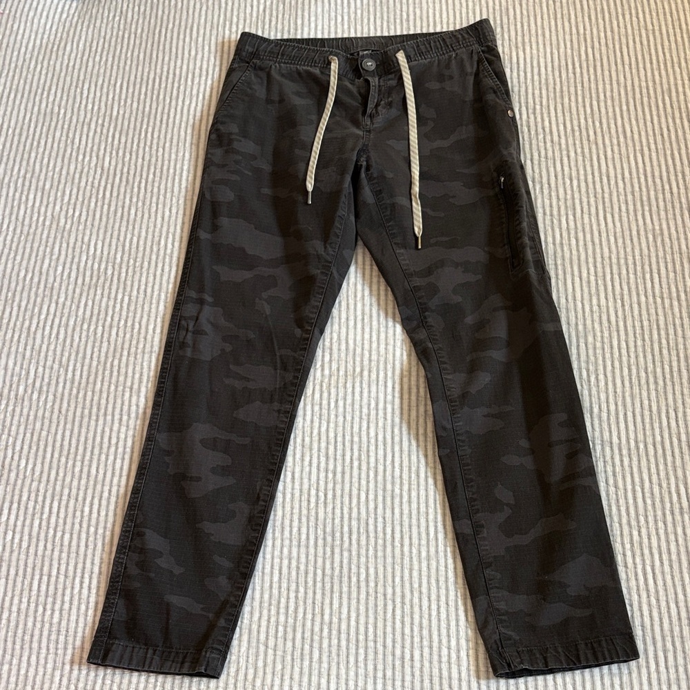 Vuori Rip Stop Camouflage Pants ~ Size Small ~ Black Grey Camo ~ 28” Inseam